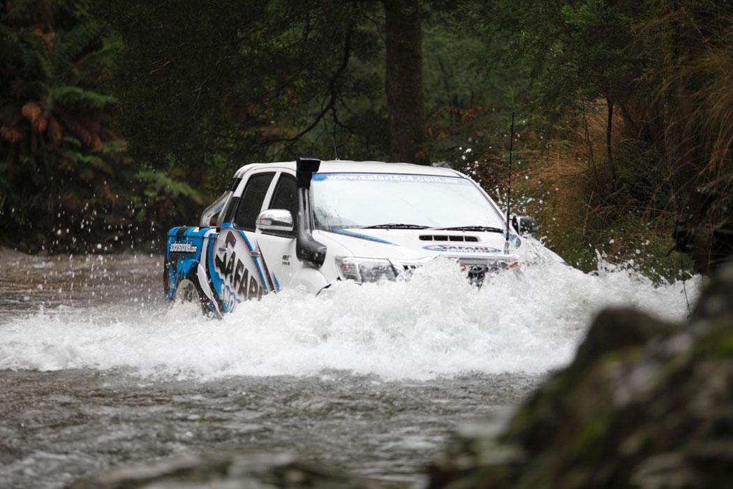 safari snorkel toyota hilux 25 series river crossing ss122hf